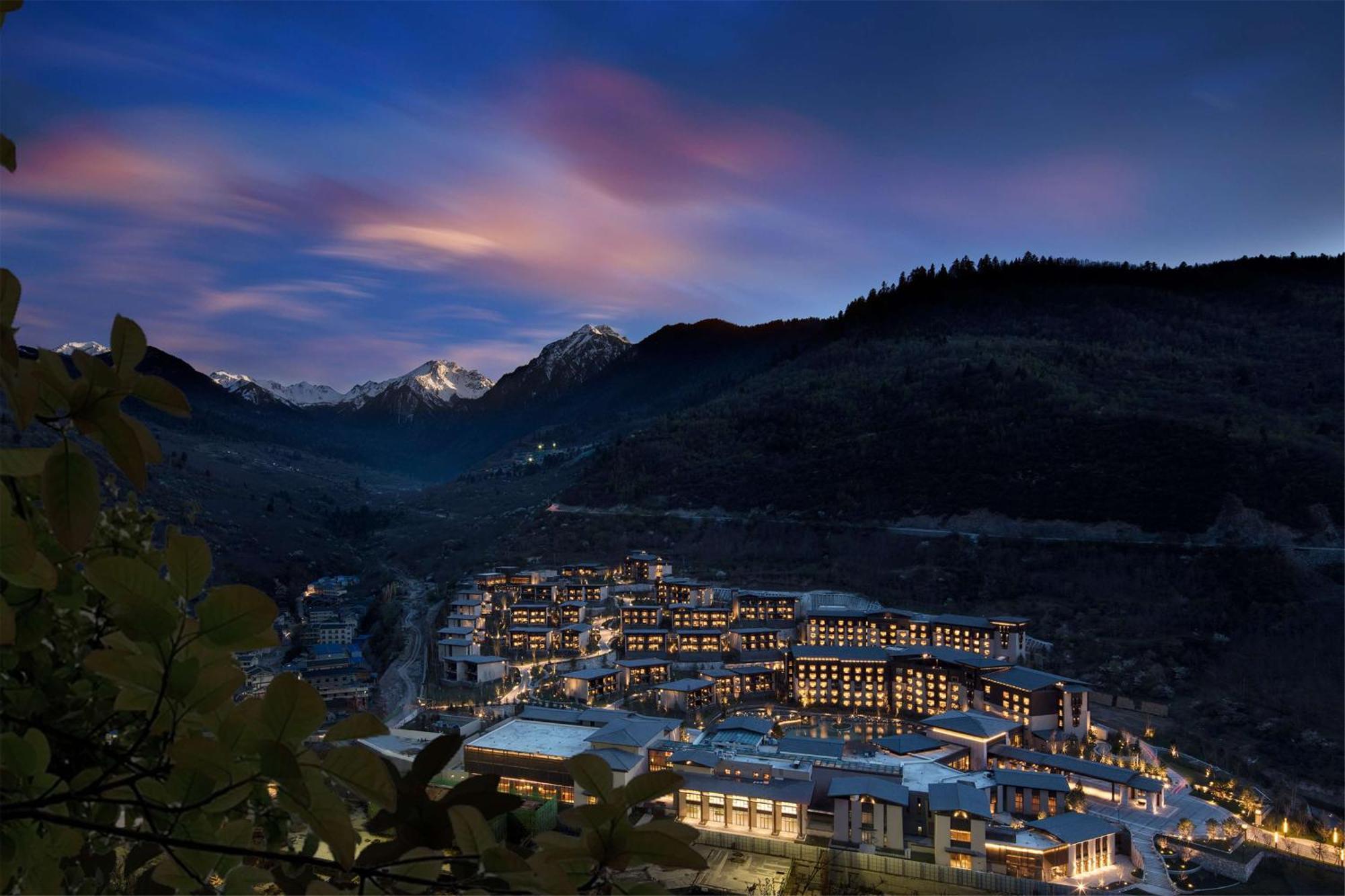 Hilton Jiuzhaigou Resort Zhangzha Town Экстерьер фото