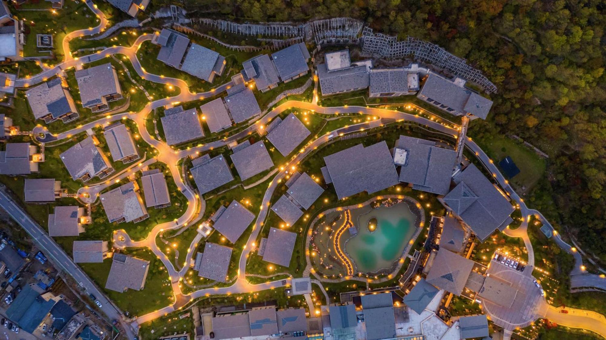 Hilton Jiuzhaigou Resort Zhangzha Town Экстерьер фото